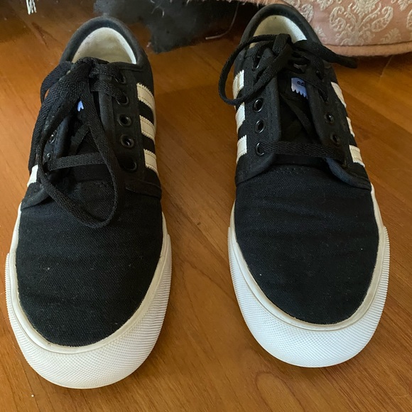 EUC Adidas sneakers - Picture 7 of 7